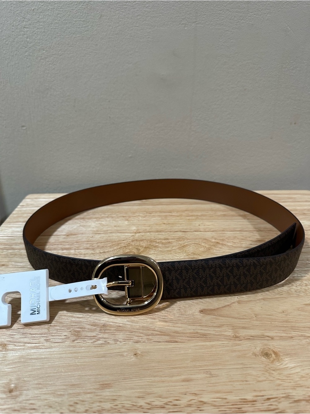 MICHAEL Michael Kors Brown/Tan Reversible Leather Belt with Gold Oval Buckle - Picture 5 of 8
